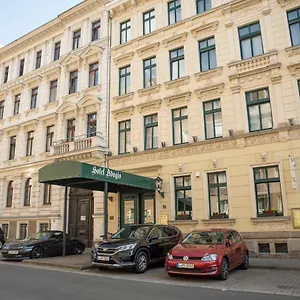 Adagio Отель