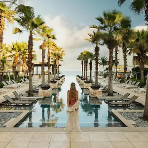 breathless-riviera-cancun-resort-spa.allrivieramayahotels.com/